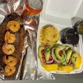 mojarra frita con camarones